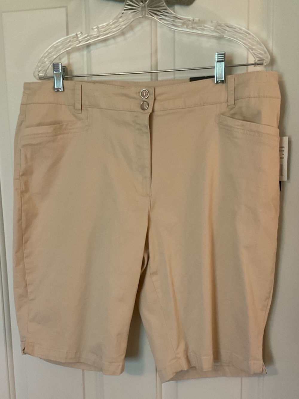 Briggs Women’s Lightweight “Stone” Color Shorts Size 14 NWTs